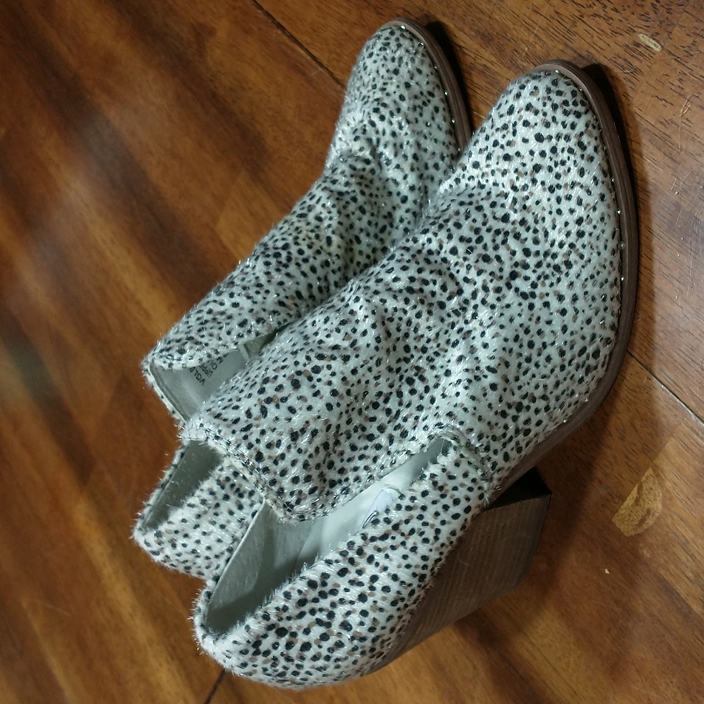 Very G amber beige booties women's size 8.5